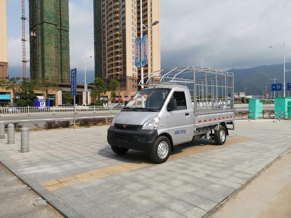 五菱荣光小卡-2020年5月份买的荣光小卡，订车时无注意消售员给我一台19年7月份出厂的车！应该叫库存车吧，感觉被骗了