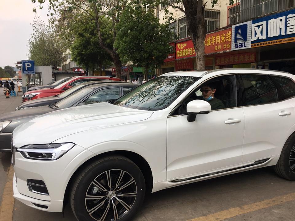 沃尔沃xc60-昆明今天提车xc60智远豪华，Mark.
小白一个，除了龙膜，其他配件啥也没整，想跟大家请教一下，还要买点儿啥，4s店里买还是网上还是路边店里？开回来地下车库停一周不开没啥事吧?