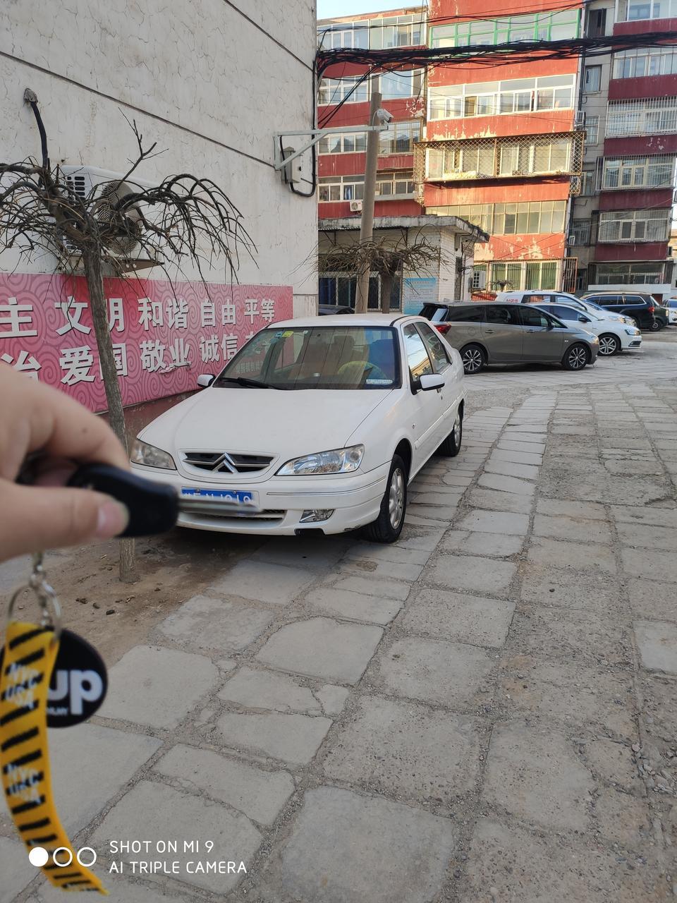 爱丽舍-爱友没呢好。  我想问一下大家有没有原地打方向的时候听里面滋滋响。你一动方向盘里面就响。