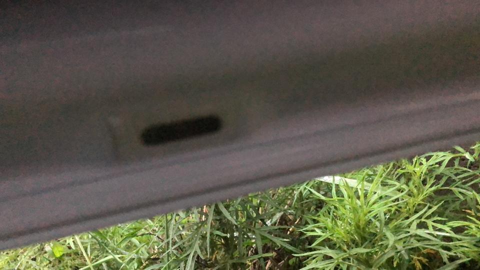 荣威i5-这个用链条封住的是？需要撕掉吗