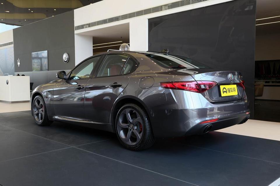 giulia-2020款豪华版或者赛道限量版，可以自主要求加装Black Package套件吗？加装的话大概什么价格？