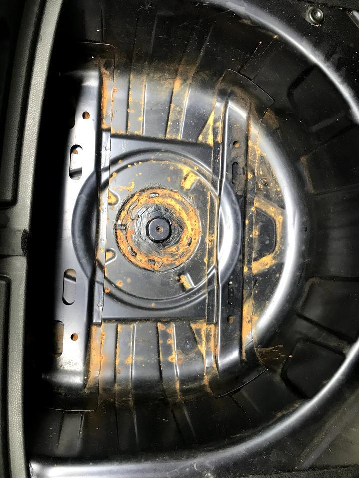 看了辆2011年的mini clubman，1.6l，72000公里，看了车况，比较大的问题是变速箱维修过，还有备胎坑生锈（不知道是不是泡水车）各位大神帮我看看能不能入手？