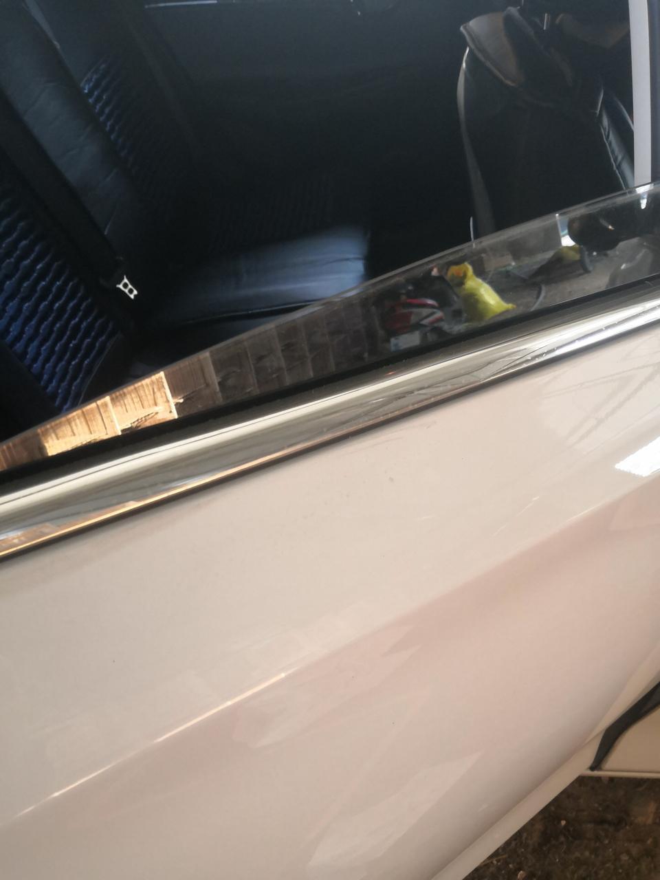 悦动的两个后车窗玻璃为啥降不到底？