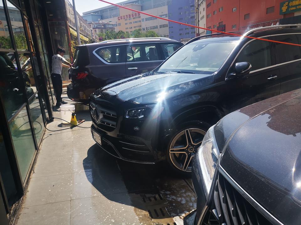 奔驰g级-今天刚提的加版GRS450新车，故障灯会亮~这是正常还是不正常？