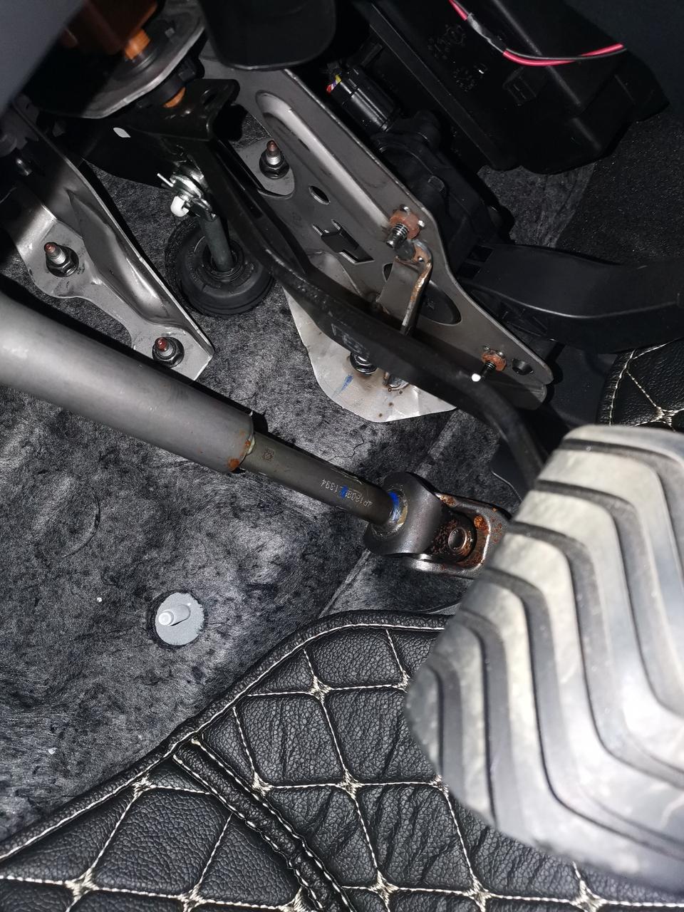 奇骏-才买起半年时间的车有同款镙丝生锈的吗，这对行车安全有影响吗？