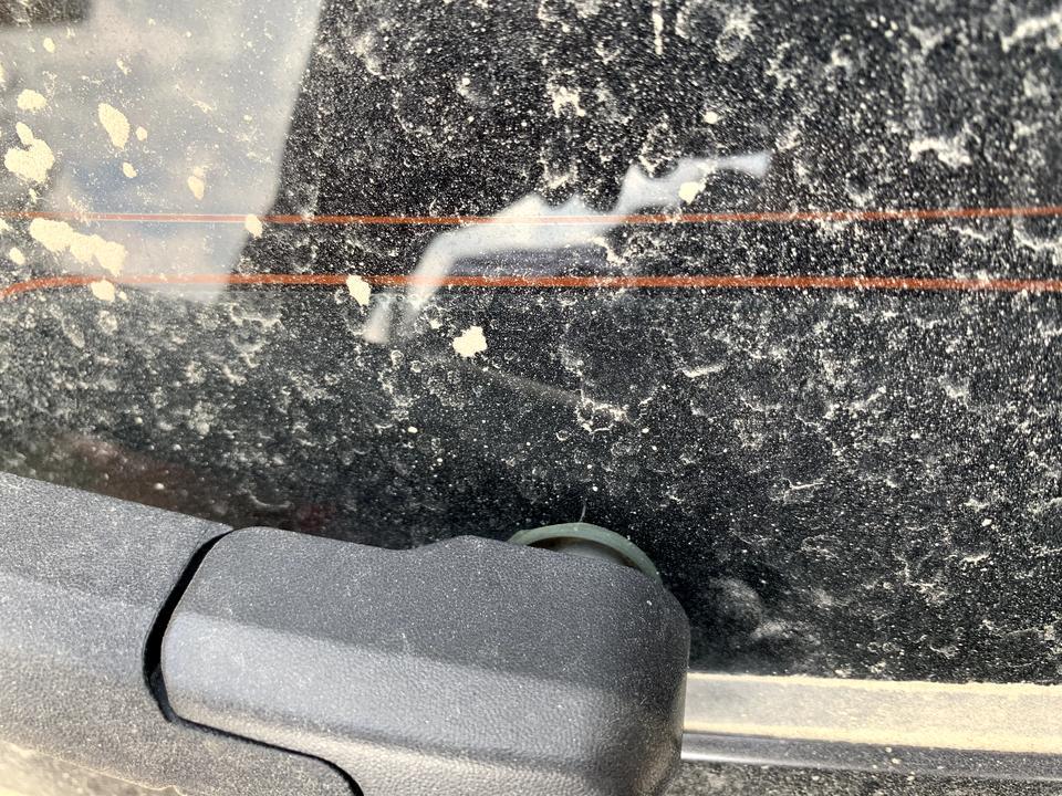 马自达cx-5-大家的后雨刮是这个样子吗？我的是不是坏了？我看了其他好多车型都有一个胶套保护的样子。这样雨水会不会直接进去掉？