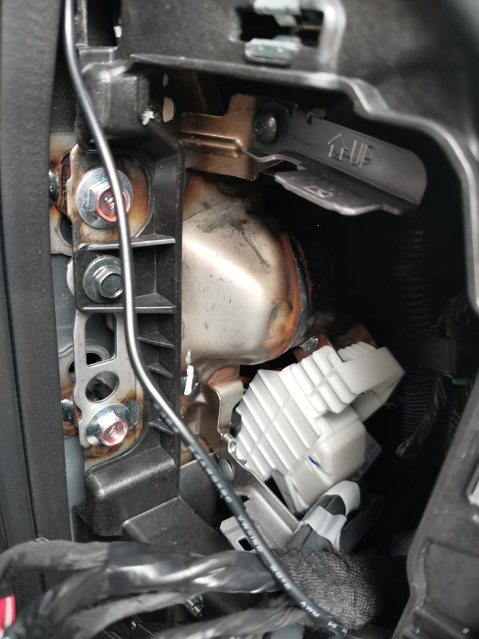 英菲尼迪qx50-新车这种锈迹算什么情况？正常不？QX50这品控何如？