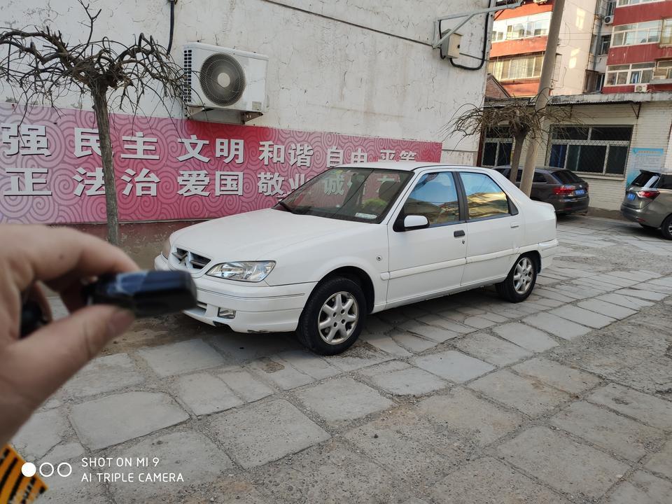 爱丽舍-爱友没呢好。  我想问一下大家有没有原地打方向的时候听里面滋滋响。你一动方向盘里面就响。