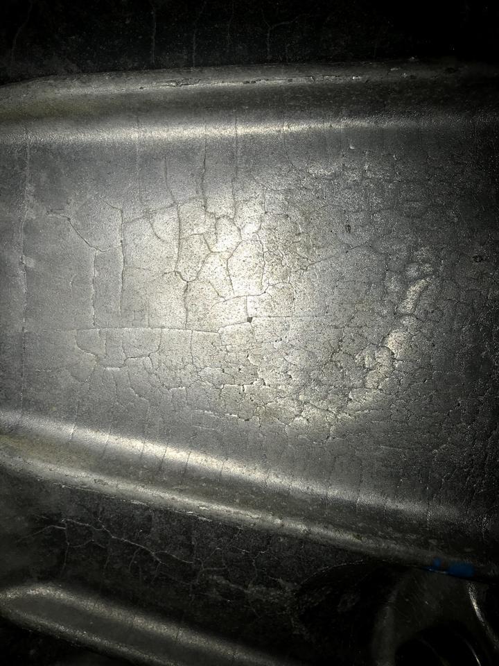 途乐新车为什么变速箱有裂缝，所有的都一样吗？