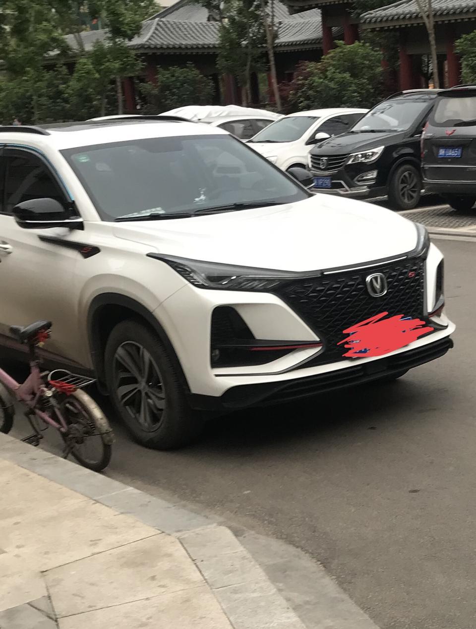 长安cs75 plus-1.5自动豪华真的是爱信变速箱吗？不知道你们的怎么样，开着减档有很明显的卡顿？正常吗？