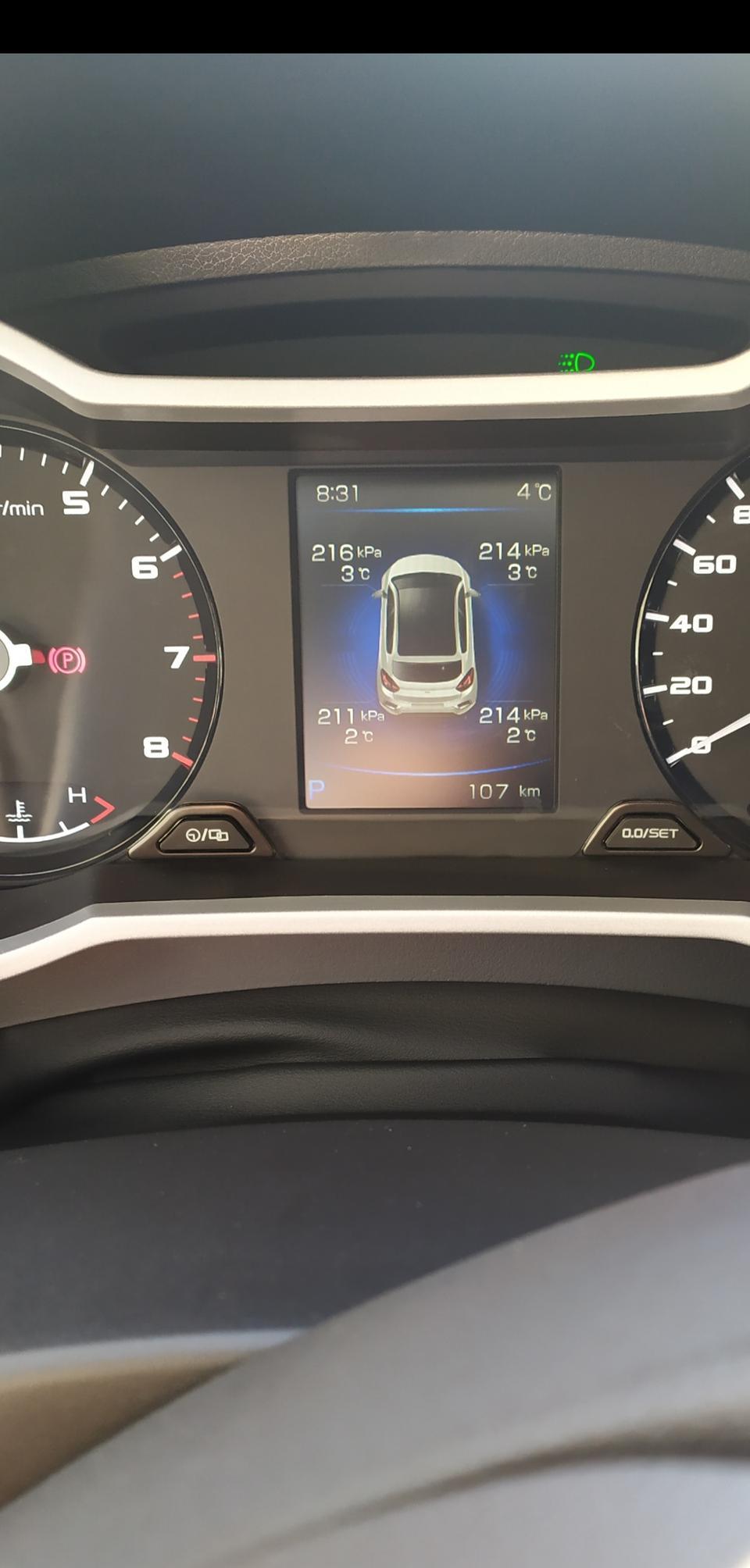 帝豪GS提车3天，胎压冷车216，行车中236，这正常吗？是不是胎压有点低，看着轮胎气不足，