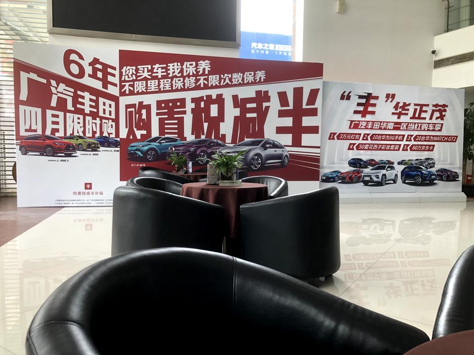 思域1.5T劲擎版、雷凌双擎运动版二选一，麻烦说下两款车各自的缺点，参考参考！
今天去试驾两款车，雷凌优惠感觉蛮大的，购置税减5K、送保养大礼包，思域没啥优惠，倒是销售说加全合成机油可以一万公里才保养一次，是真的吗？
