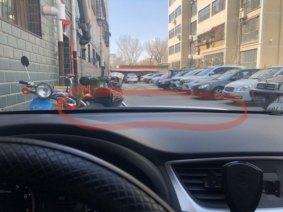 求一张18轩逸驾驶位雨刮的照片