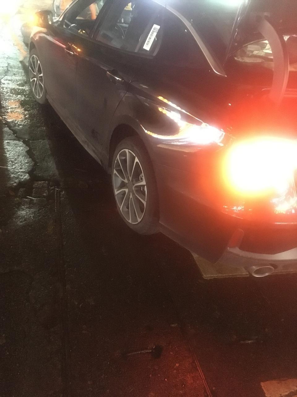 领克03-刚买一个多月的新车，总里程6000公里不到，轮胎在行驶过程中扎坏了，现在需要换胎，这个更换费用是自己出钱还是可以4s店免费更换的。小白表示很懵逼，有人知道吗？