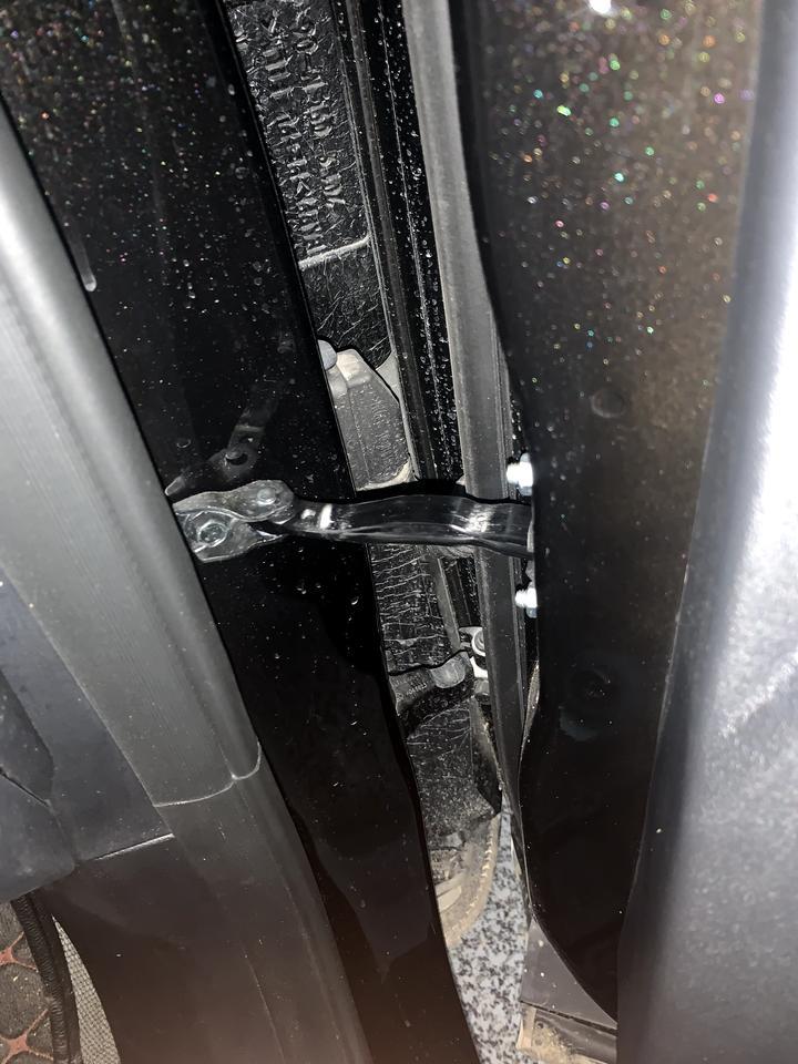 哈弗h6-哈佛H6，门上那个，可以用黄油涂上面润滑吗？求大神