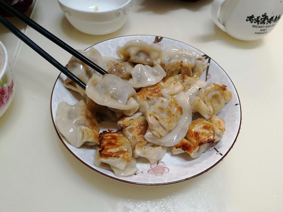 各位老板大家好。坐标武汉，马上解封了，准备买辆小车车，看中了雅阁，精英版全款落地，19.5万能拿下不，能拿下我就去找4s店谈价了，毕竟现在被关了几个月，没得啥钱
我没得啥经验，也没买过车，觉得这个车看起来还挺不错的，空间大吗？后备箱能不能放个折叠婴儿车？