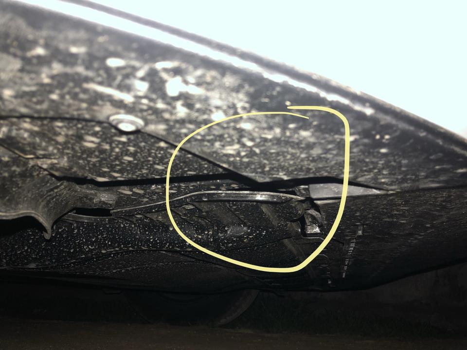 速腾-请问前轮底盘这个地方原本就是这样有缝隙的吗？