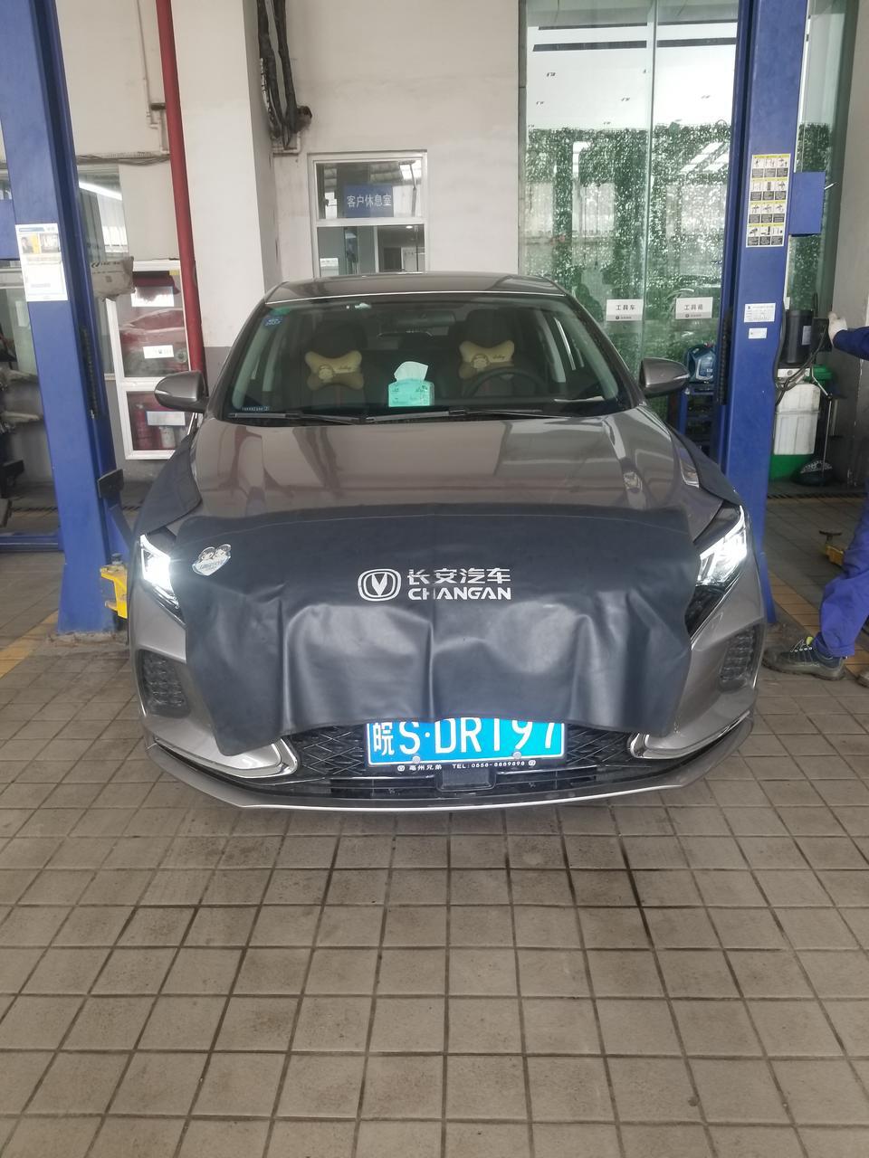 各位车友,你的逸动plus有没有刚起步踩油门会有一种轻弹一下的感觉呢，是不是那种共振啊， 只有车子刚起步你踩油门的时候才有，10次5次有这种轻弹的感觉,有的是冷车启动有的是刚跑完高速在服务区，去了4s店找不到什么原因。