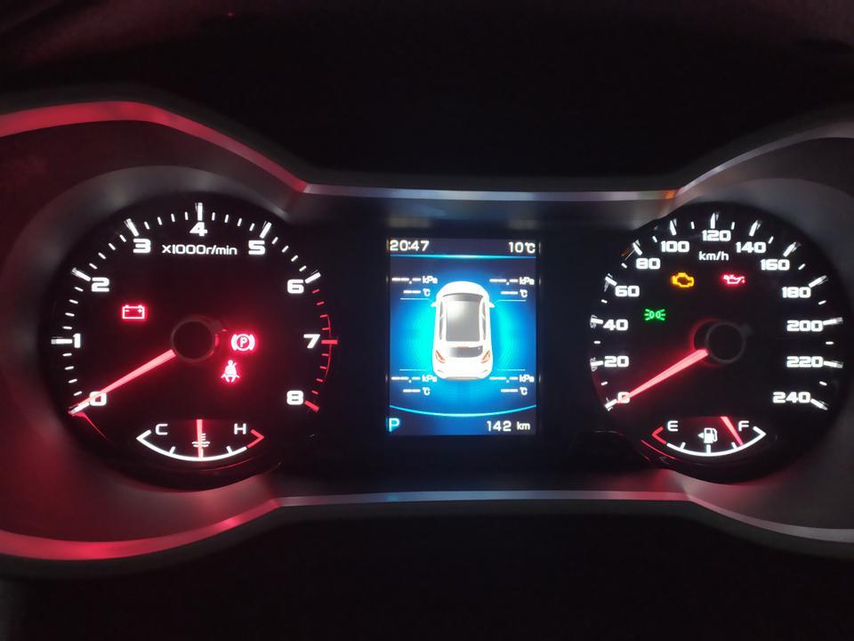 帝豪GS提车3天，胎压冷车216，行车中236，这正常吗？是不是胎压有点低，看着轮胎气不足，