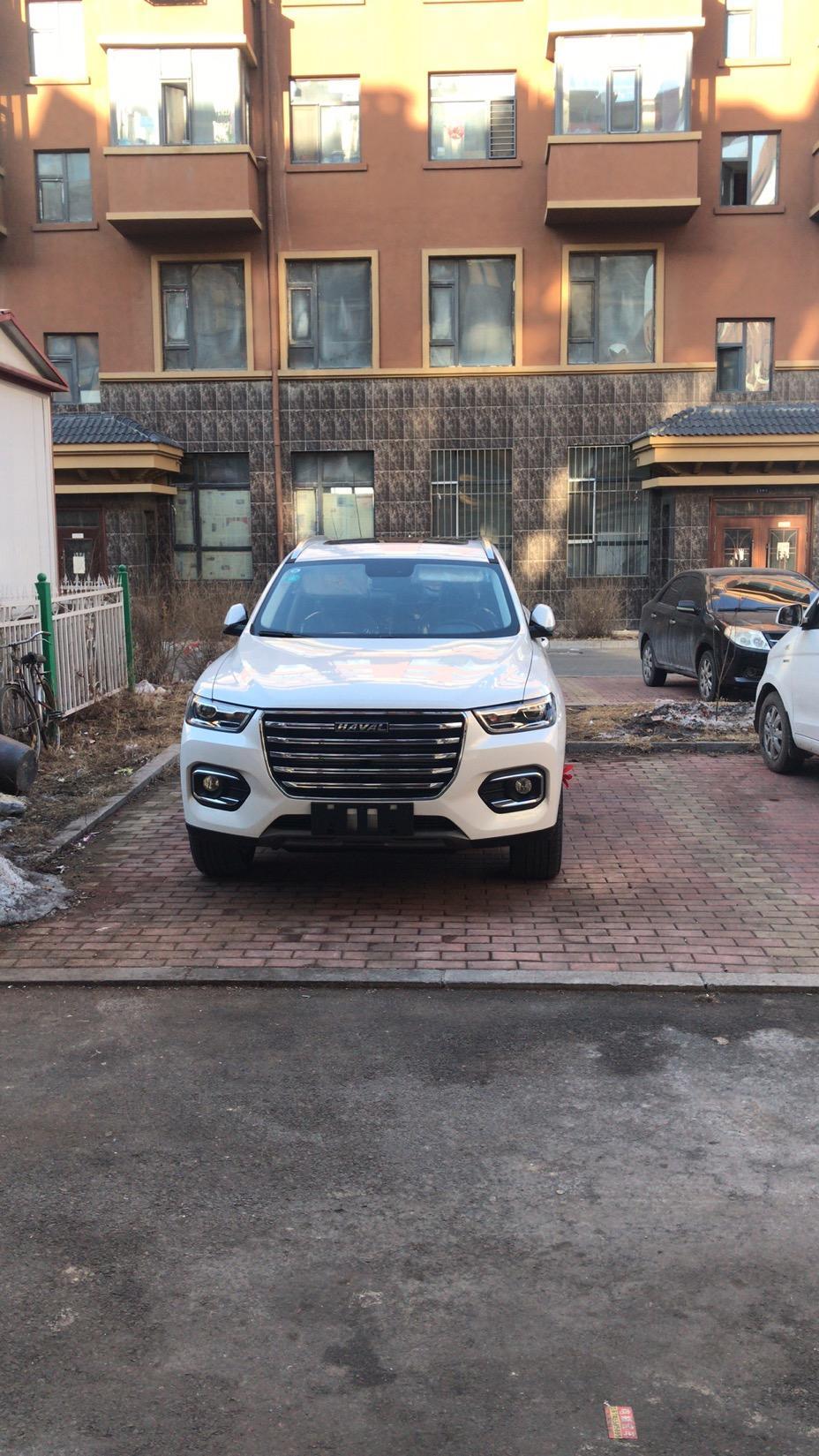 全新哈弗h6电子手刹停车需要拉一下吗，还是熄火自动拉起？