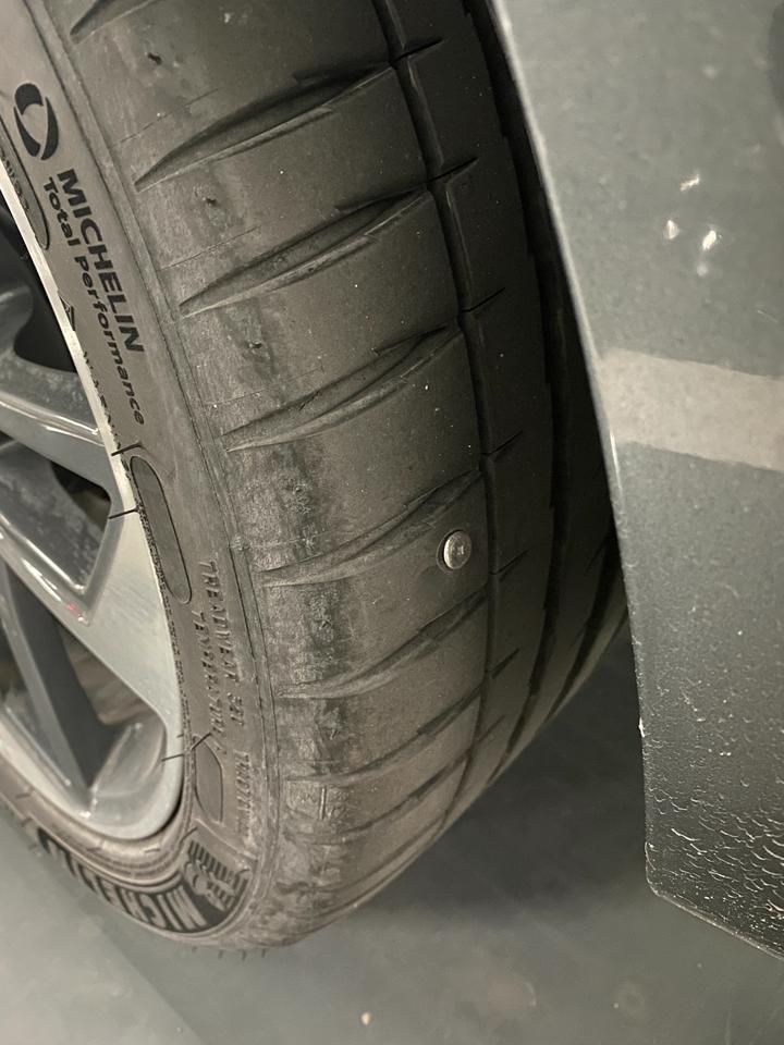 奥迪A4L 这种需要换胎吗？