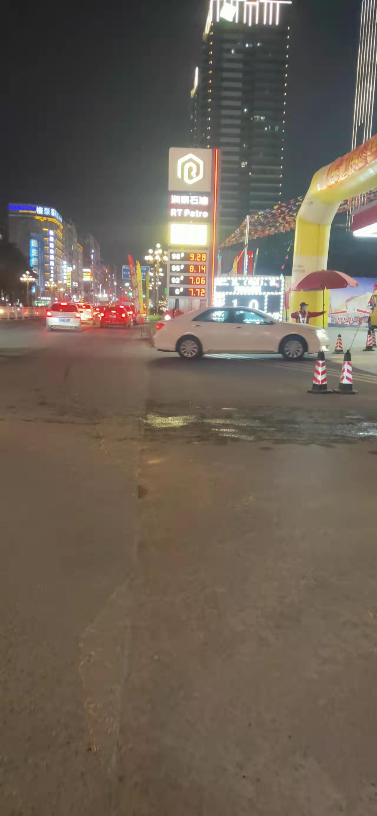 本田雅阁 都说沙特石油和中国签了，为什么俄罗斯打仗我国的油价也跟着涨？这让油车车主情何以堪啊
