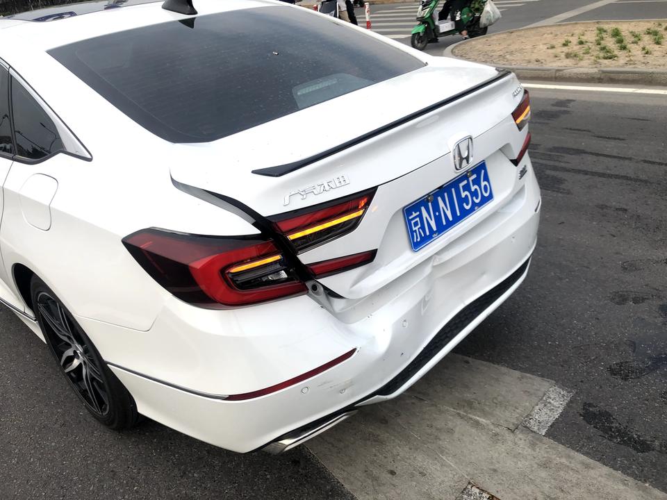 各位网友我的雅阁刚提的才3个月，被人了顶了对方全责只给修车，要求贬值赔偿对方不给协商不了怎么办，起诉有用吗？请多多指导?