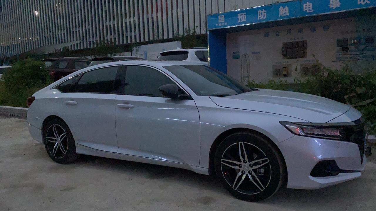 本田雅阁 幻夜尊贵版，格陵兰白，你们方向盘转动时重不重，感觉很沉一点也不轻松，各位老板有什么解决的办法吗