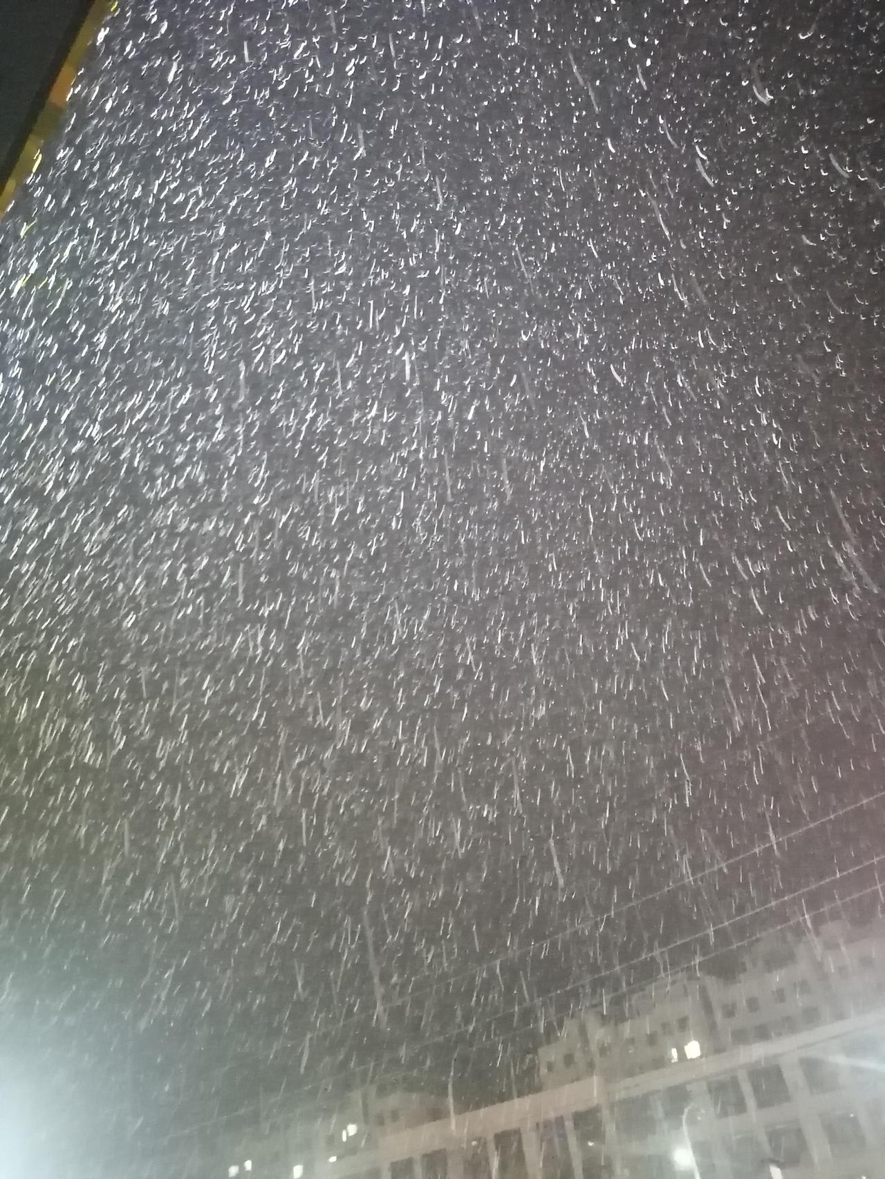 最近在考虑奥迪A4L豪华四驱的，但看网上好多都说A4不好的话，说有顿挫，有异味，座椅偏硬，后排会嗡嗡嗡的响，也不知道是不