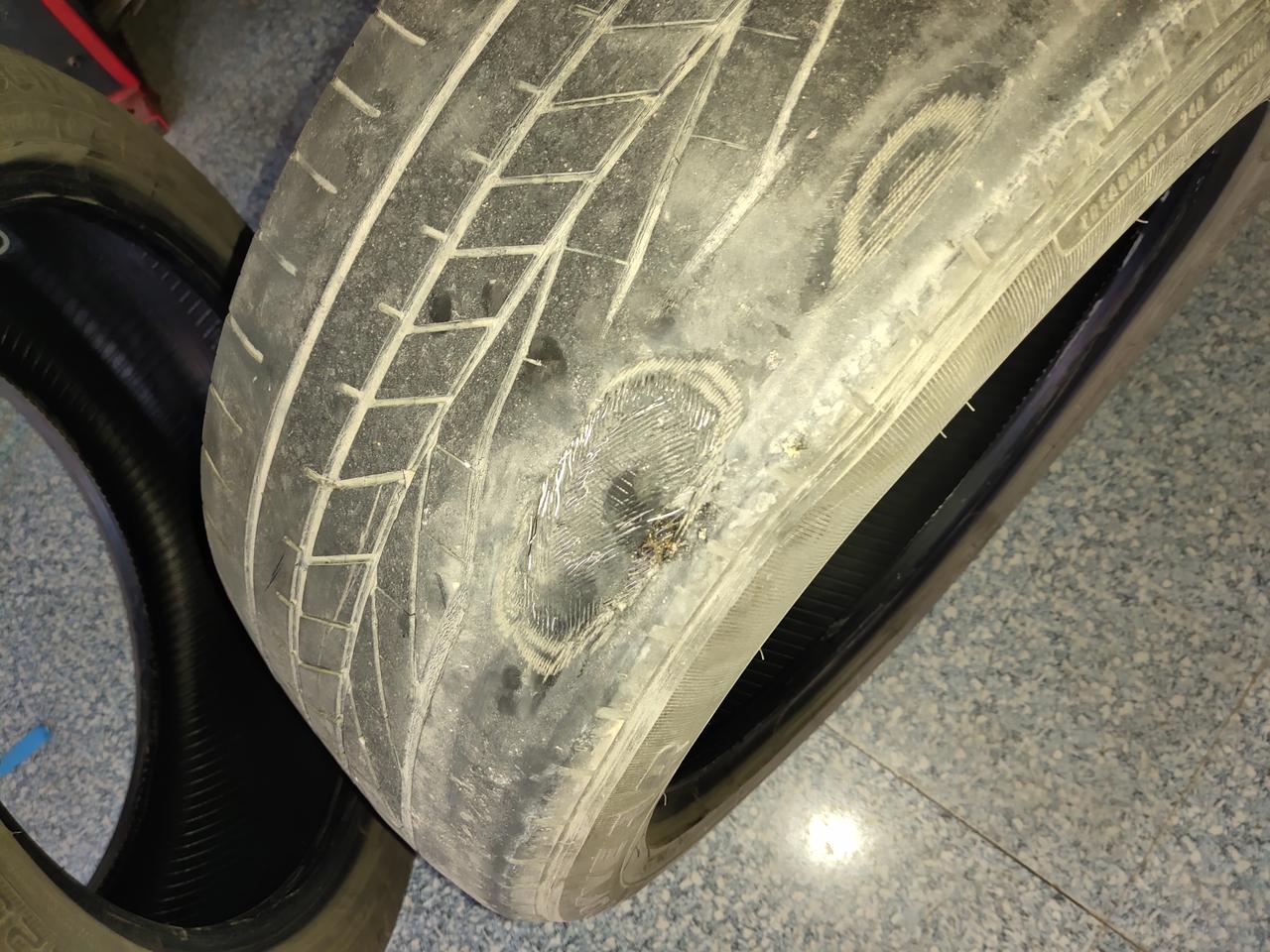 奥迪A4L 各位广大的奥迪车主请注意，今天我通过提问的方式告知大家一个真实的事情:前几天我的车子出现发动机抖动，我去了安