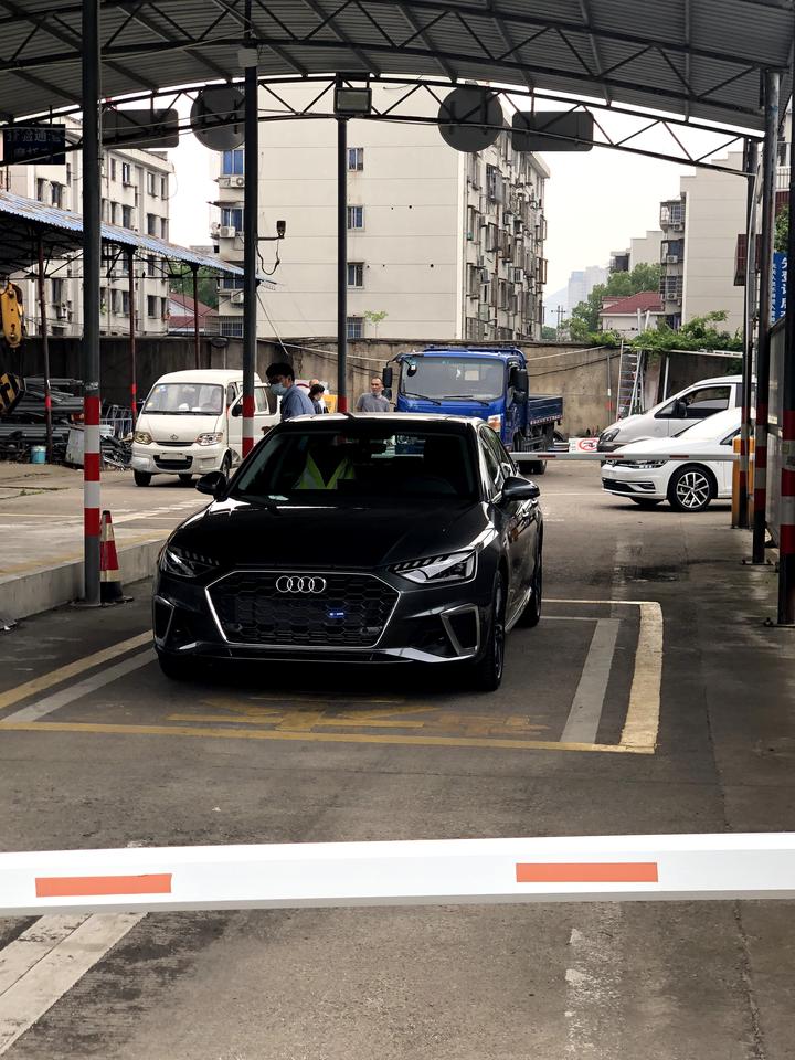 奥迪A4L 请问大家，拆了原车的地盘护板换了4s送的底盘护板后有没有车内噪音增大的！！！今天刚换了回来觉得车内噪音变大很