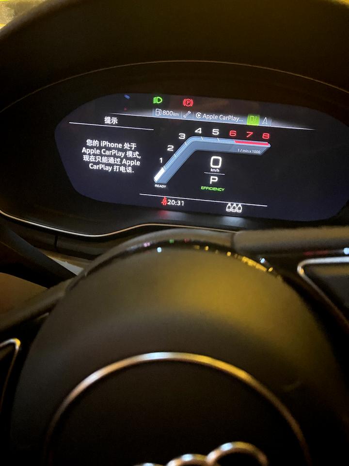 奥迪A4L 请问一下各位老司机，前天加完油后就显示行程800km，开了2天后仍然还是800km，这个数据它不更新了，这个