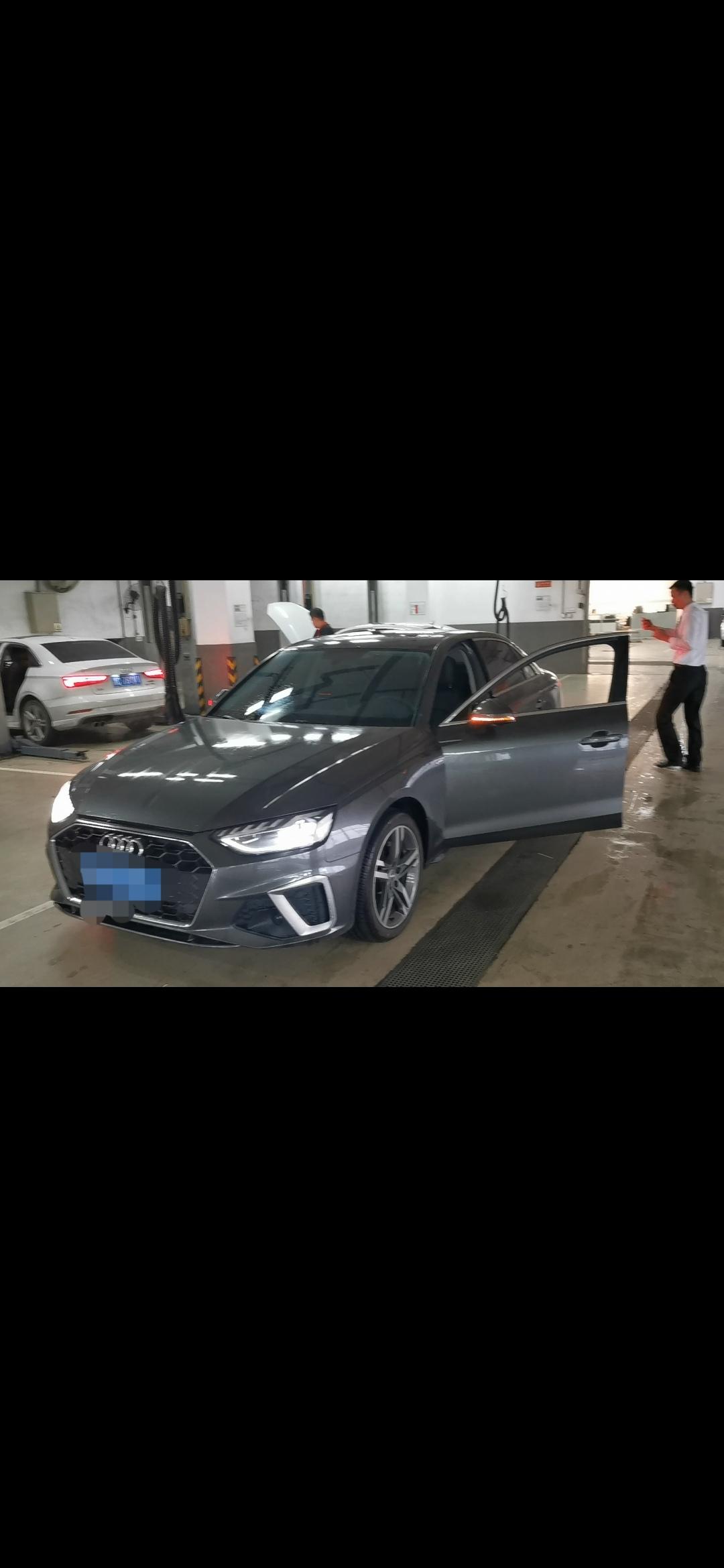 奥迪A4L 我的车买回来8个月日间行车灯一会亮一会不亮。大家有一样的情况吗