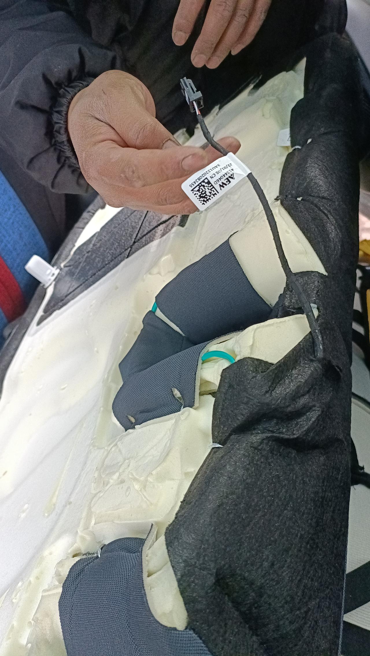 比亚迪宋PLUS DM-i 我敢打赌，没有人会知道这个线是干什么用的