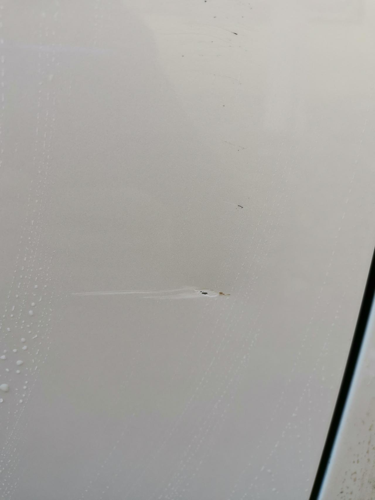 哈弗H6 各位亲们，侧方停车，刮到挖掘机，我的责任，挖掘机没动，我主动亲上去的，请问这个要去4S店搞吗，要花多少，可以走
