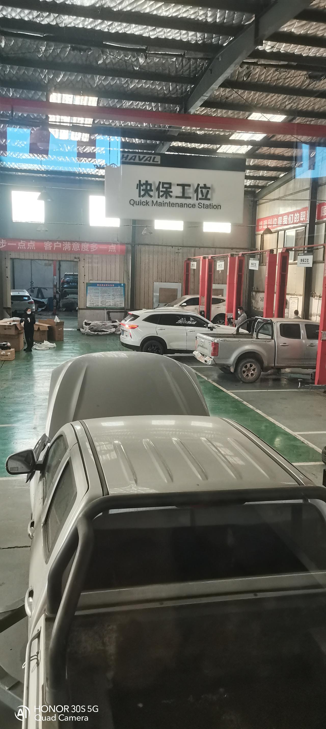 哈弗H6 今天首保了，行驶4960㎞，机油用的道达尔SN 0W-20，B柱异响给维保技师说了下，技师说是车门大胶条响给缠