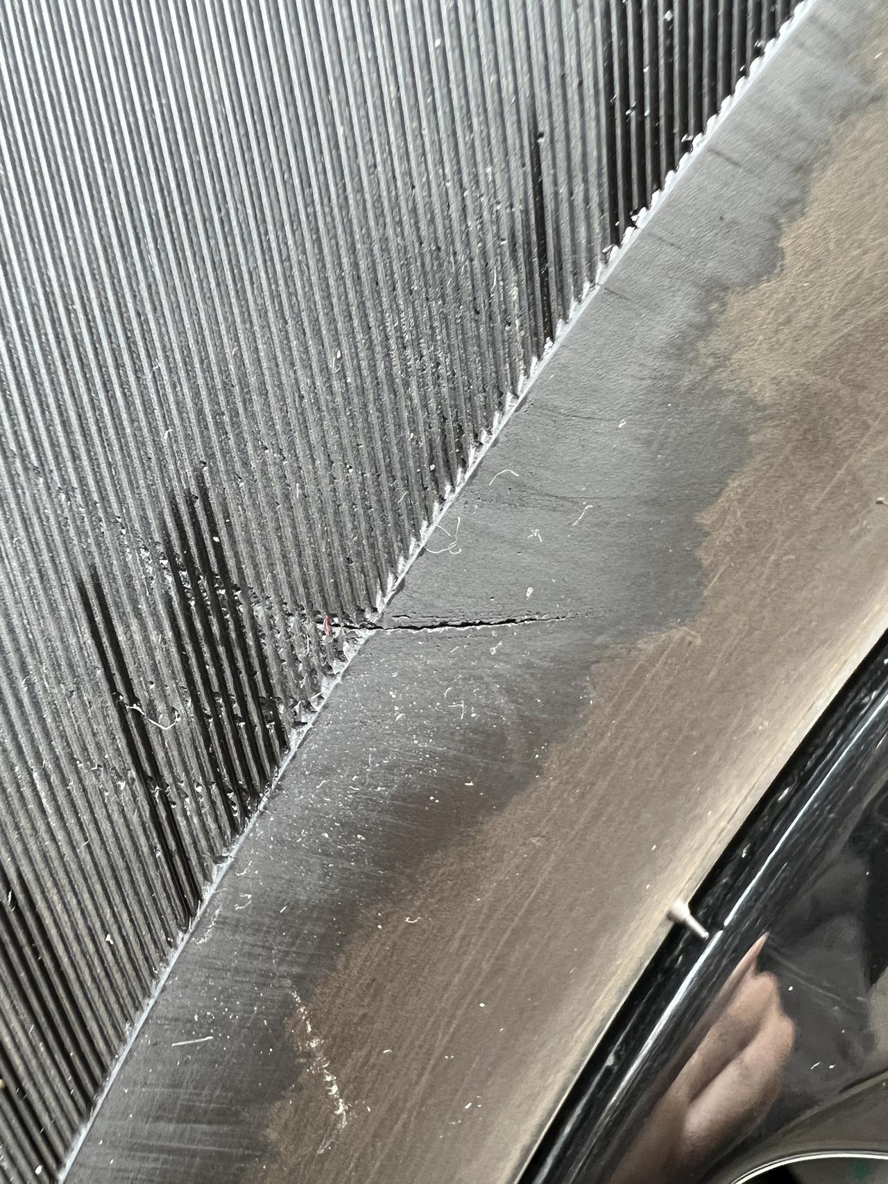 哈弗H6 友友们！马路牙子剐的，这点裂痕影响跑高速吗？