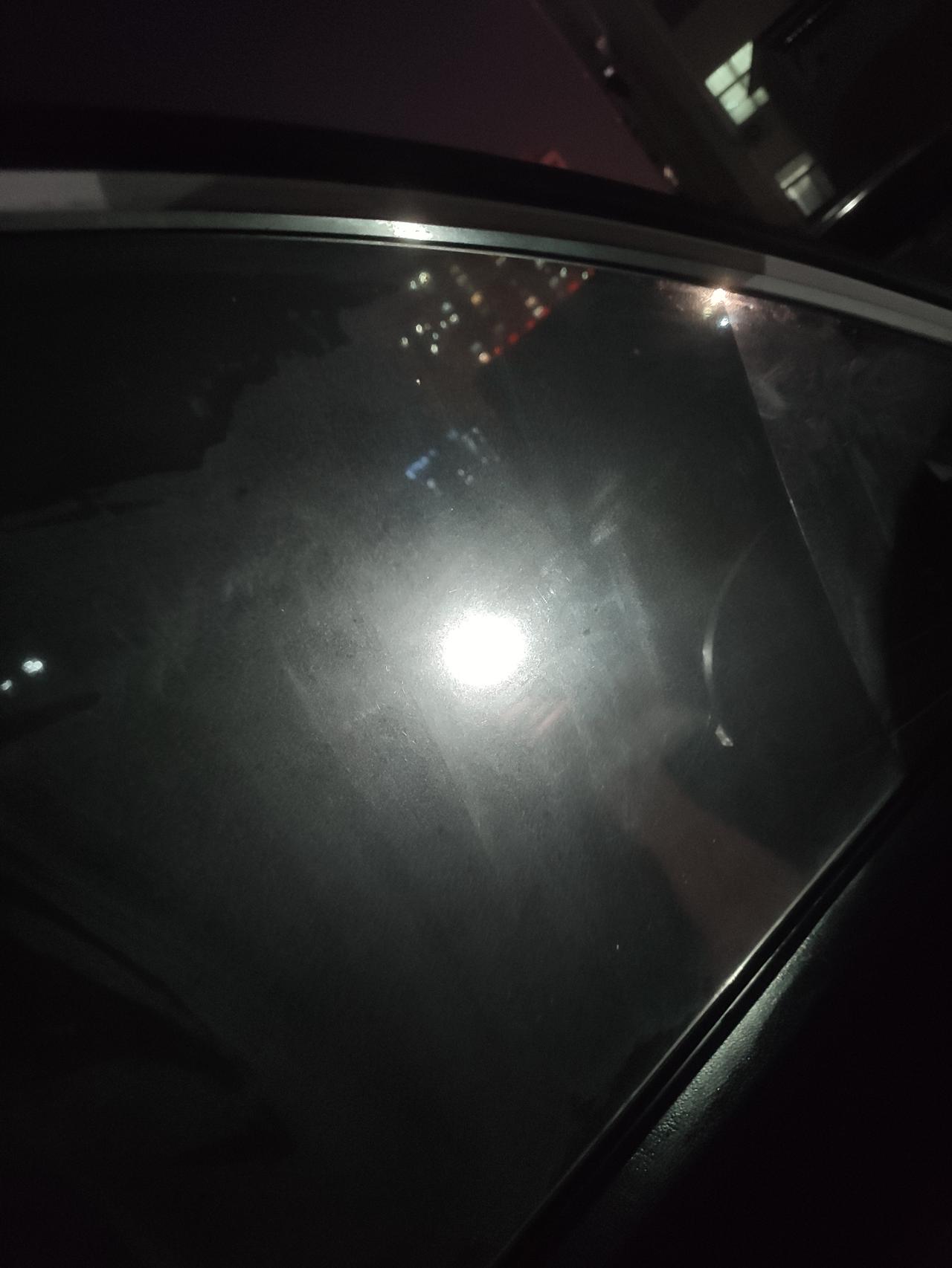 哈弗H6 兄弟们有个事情，请求兄弟们看看有办法吗，前天车停在一个地方，不知道被洒了什么。车玻璃洗不干净了。想问一下用什么