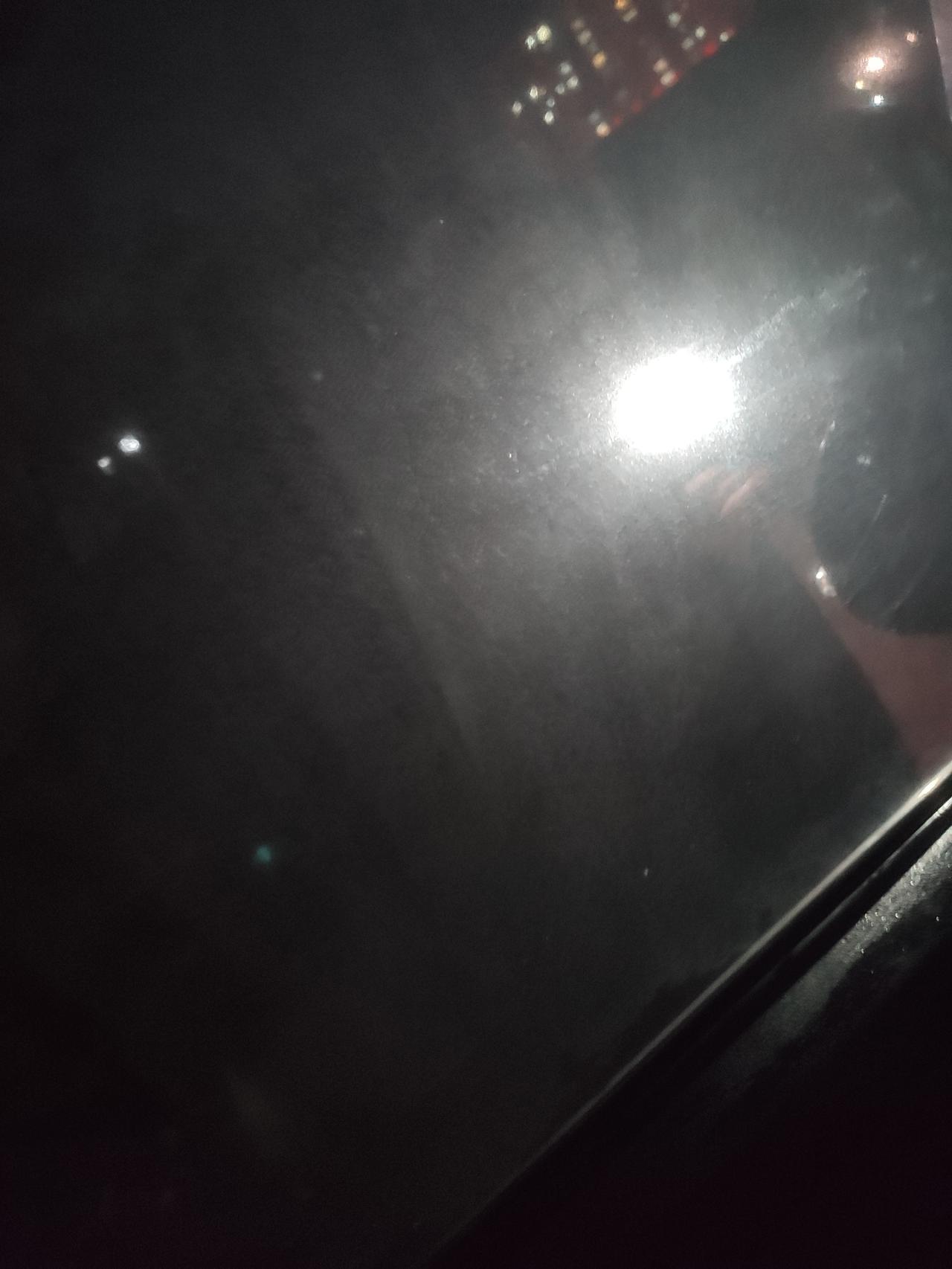 哈弗H6 兄弟们有个事情，请求兄弟们看看有办法吗，前天车停在一个地方，不知道被洒了什么。车玻璃洗不干净了。想问一下用什么