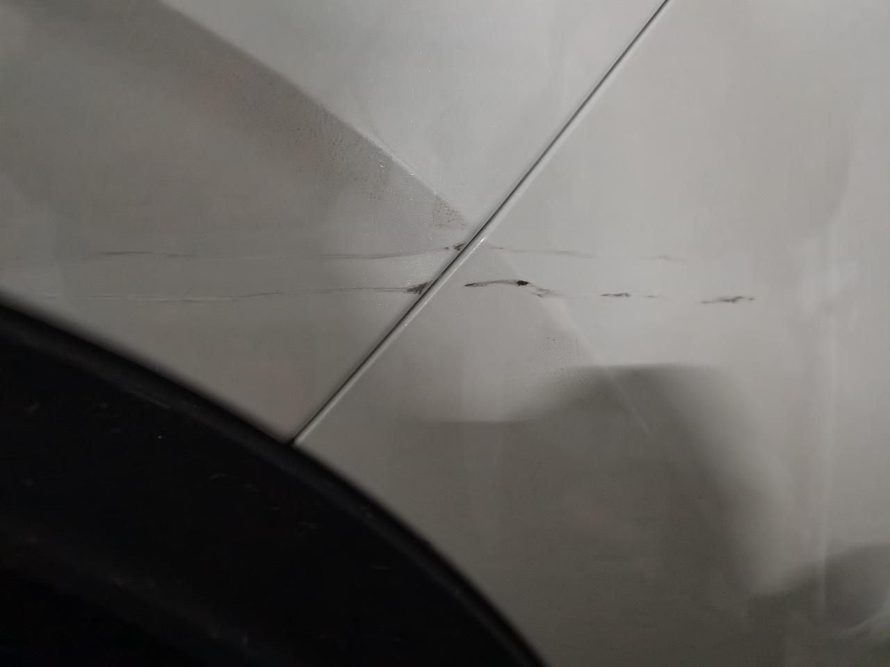 哈弗H6 这个有必要去修嘛，800大洋没了黑色点点那里是不是漏底漆了都