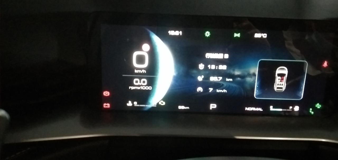 哈弗H6 刚提两天车我今天关掉了自动驻车，档位一直显示在p挡，挂前进挡后退挡车都不动了，这是什么情况，仪表显示这样