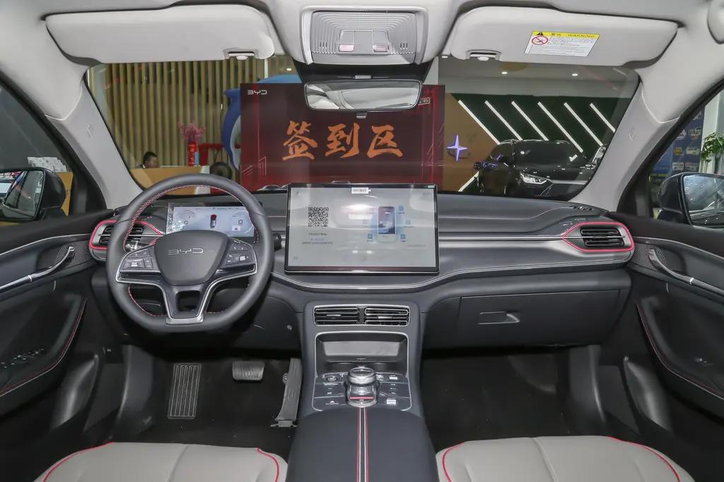 比亚迪驱逐舰 05 人生第一台车，个人想买驱逐舰05，家里亲戚都说想省心买卡罗拉，卡罗拉内饰外观真是不来电，我好纠结啊，