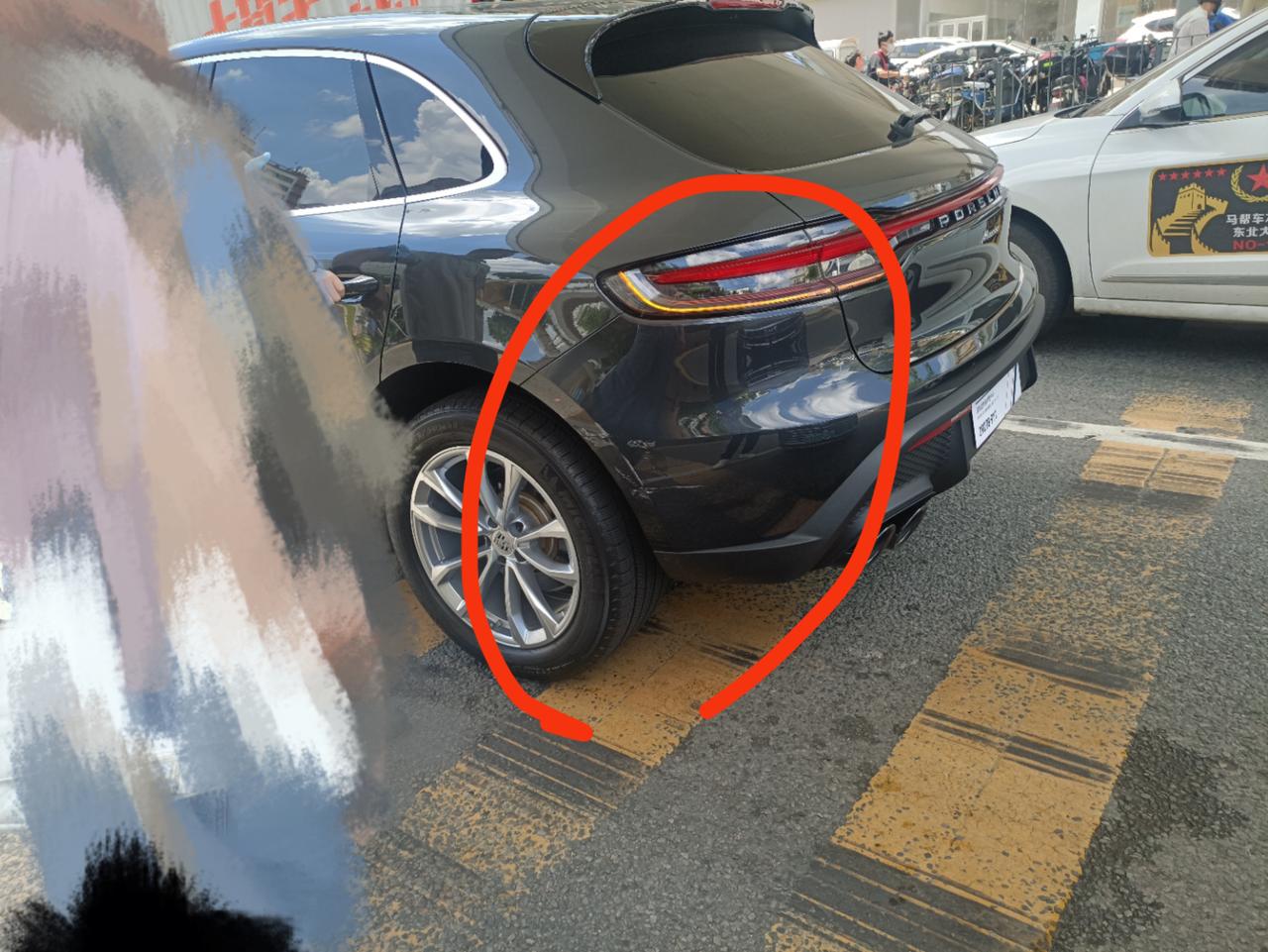 比亚迪驱逐舰 05 各位车友，帮我解答一下。今天在路上变道剐蹭一辆保时捷，走了保险，我全责。他的保时捷是新车，还没上牌。