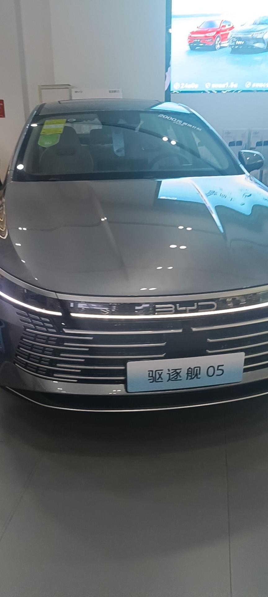 比亚迪驱逐舰 05 55尊贵版，135800，保险6000，上牌1000，金融服务费3000，落地145800买贵了么