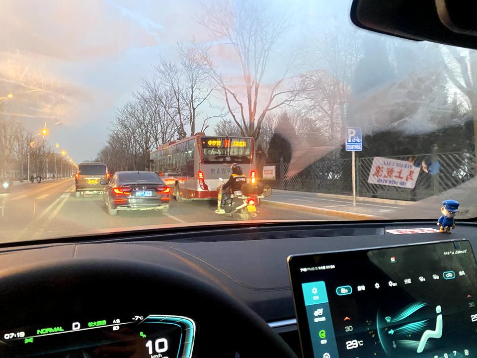 比亚迪宋PLUS EV 已经第二次突然车道保持受限、环境受限摄像头不可使用！过会儿自己又正常了，是因为天气太冷了吗？