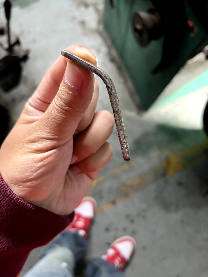 宝马1系 这轮胎还能顶得住不？这位置是不是挺尴尬，我反正是补胎走了