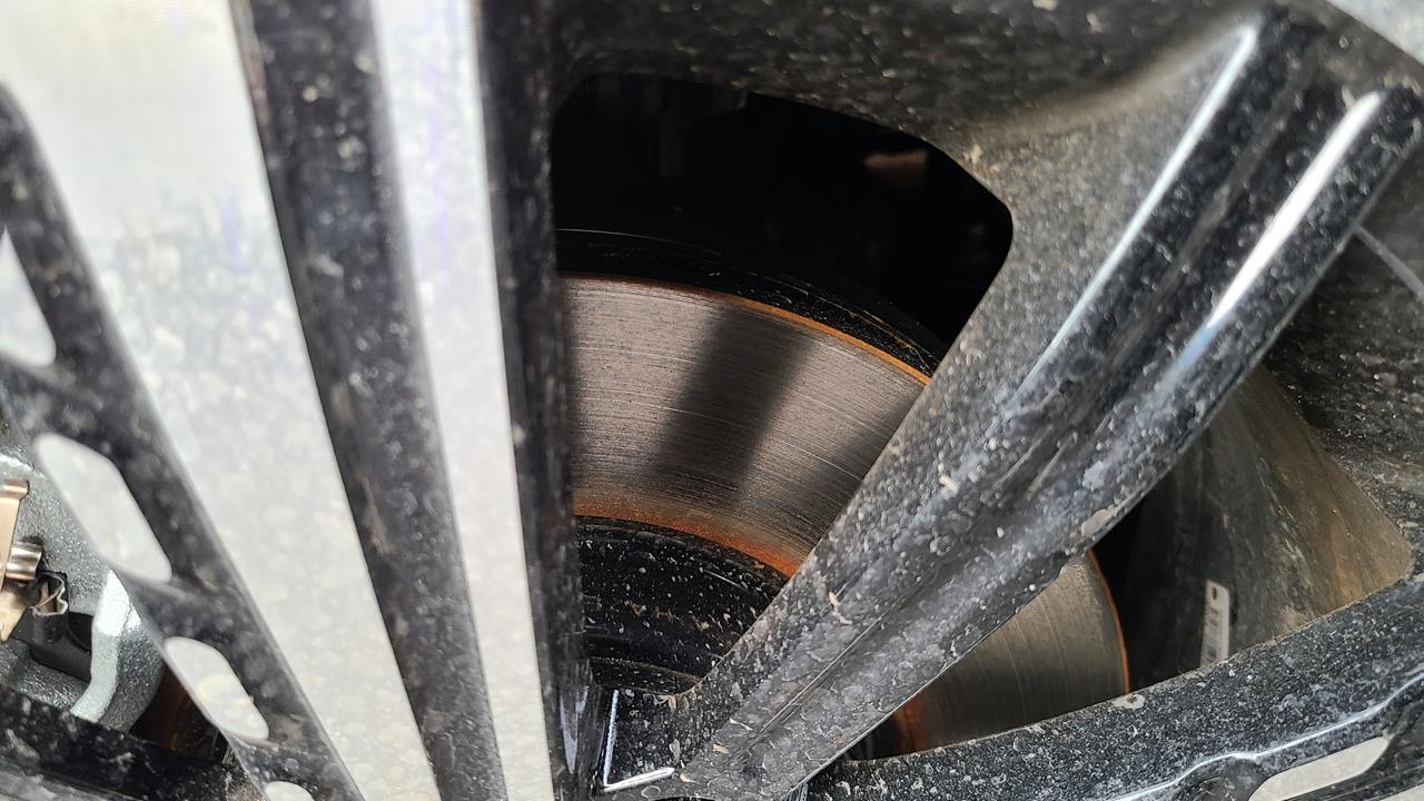 比亚迪驱逐舰 05 刹车盘生锈！怎么办？