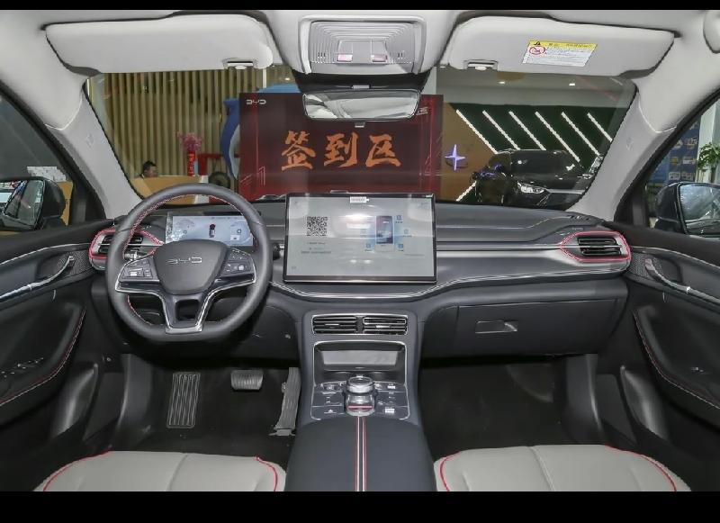 比亚迪驱逐舰 05 喜欢秦的外观和座椅，喜欢驱逐舰的配置！年前第一次涨价前订的，同配置驱逐舰估计要比秦贵8000~100
