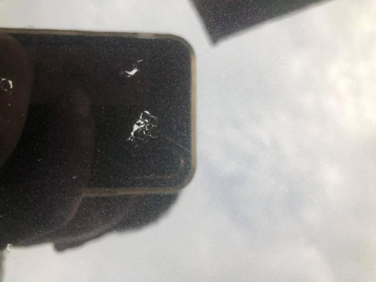 红旗H5经典 前机盖出现小裂痕没有小坑怎么回事呢