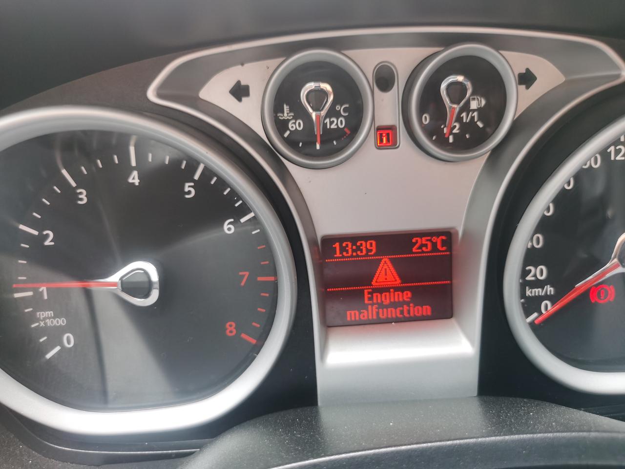 请教 经典福克斯1.8 仪表显示Engine malfunction 发动机故障